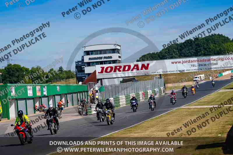 Vintage motorcycle club;eventdigitalimages;mallory park;mallory park trackday photographs;no limits trackdays;peter wileman photography;trackday digital images;trackday photos;vmcc festival 1000 bikes photographs